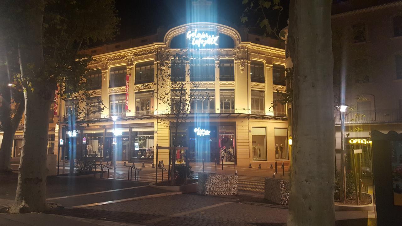 בזייה Hotel Confort מראה חיצוני תמונה