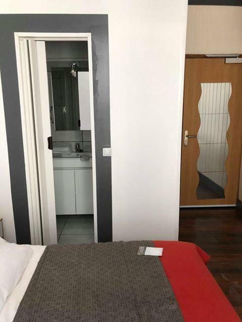 בזייה Hotel Confort מראה חיצוני תמונה