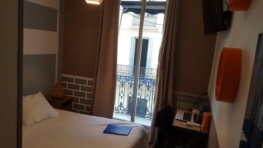 בזייה Hotel Confort מראה חיצוני תמונה